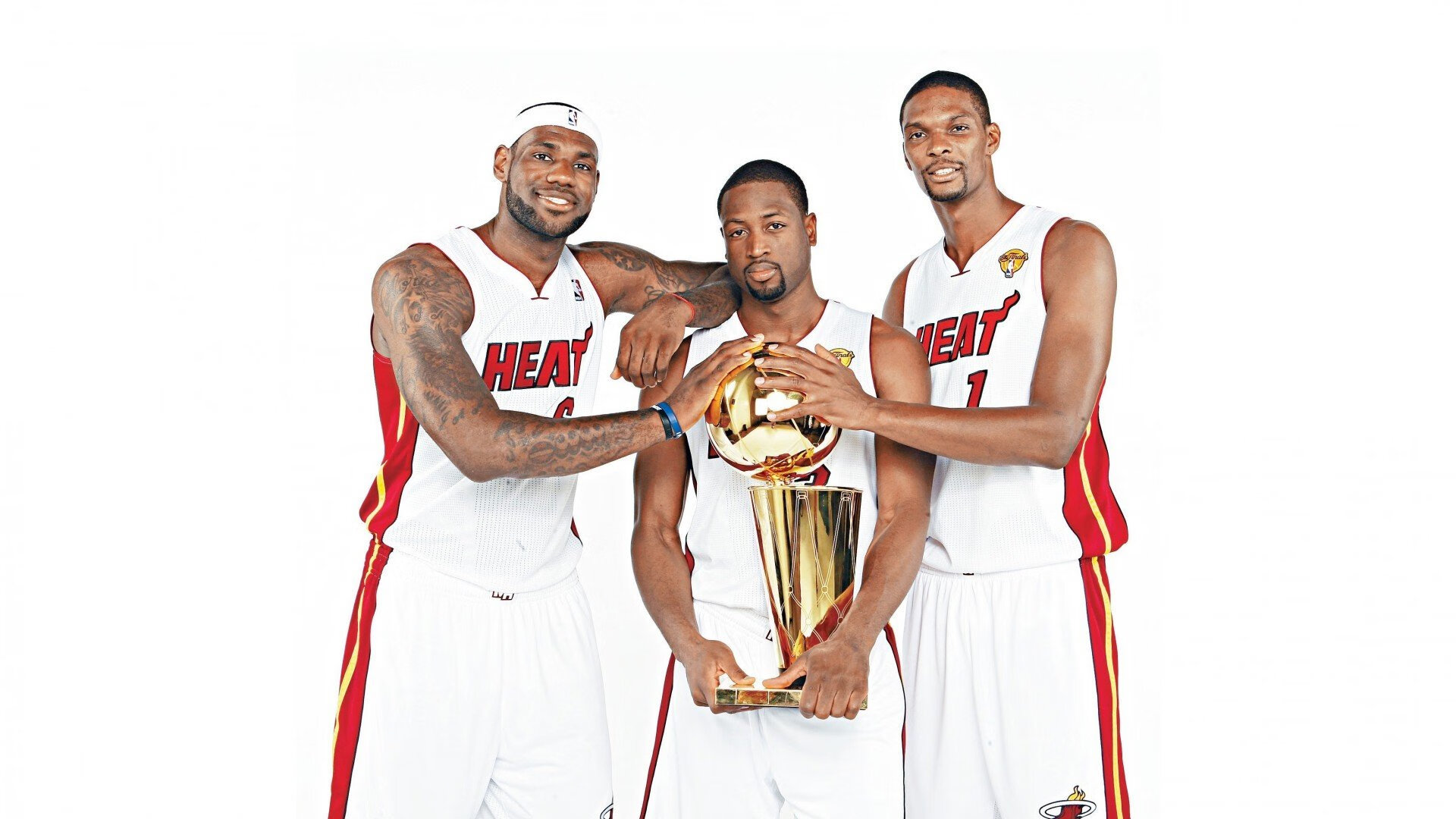 “马科斯·莫奇的稳固防线与出色反应，帮助美洲狮队迎接世界挑战”